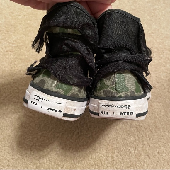 Girl’s High Top Converse All Star with ruffles and camo print (size 12) - Picture 4 of 10